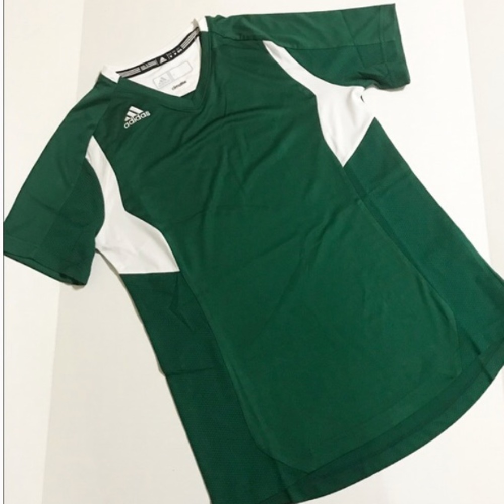 🎀🎀must go 🎀🎀 NWT Adidas tee !